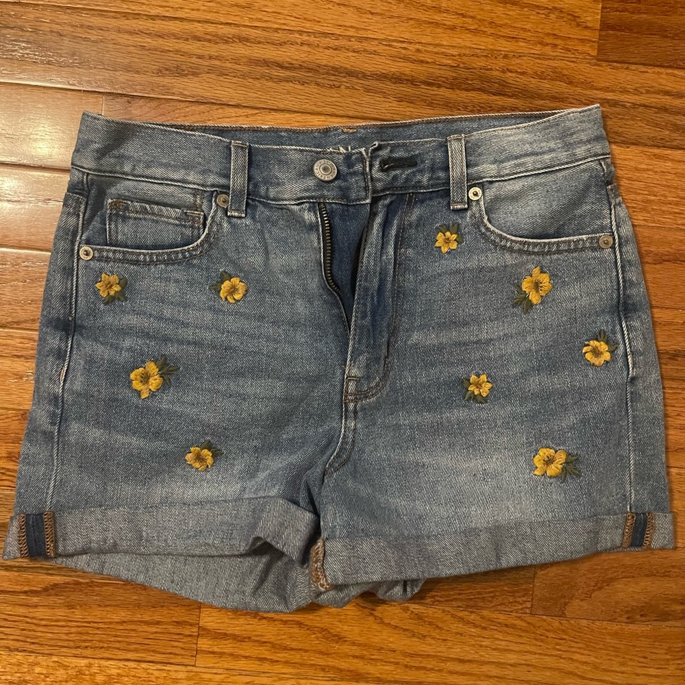 American Eagle jean denim shorts; daisies; Size 0